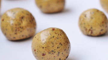 Naked whey easy-peasy protein balls